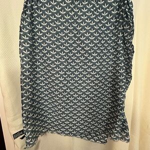 Ann Taylor Outlet Navy and White Leaf Print Scarf NWT